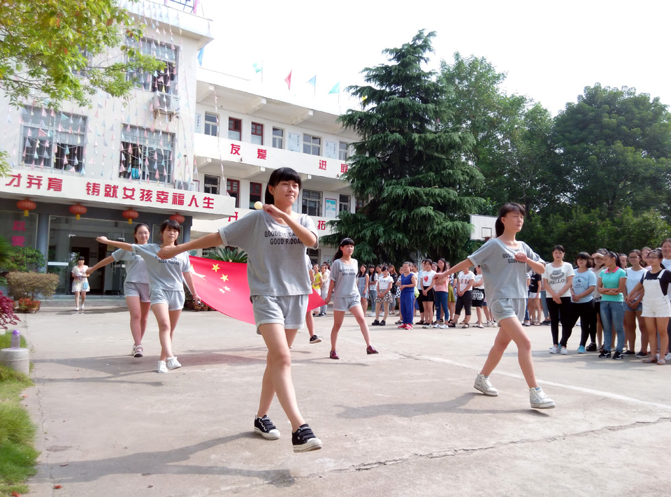 ���|Ů�ӌWУ