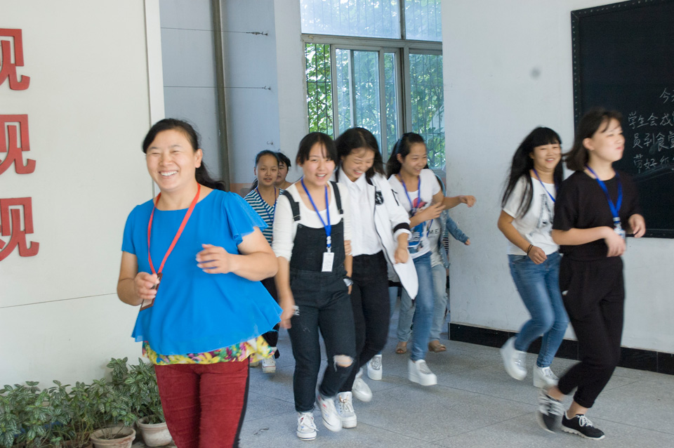 ���|Ů�ӌWУ