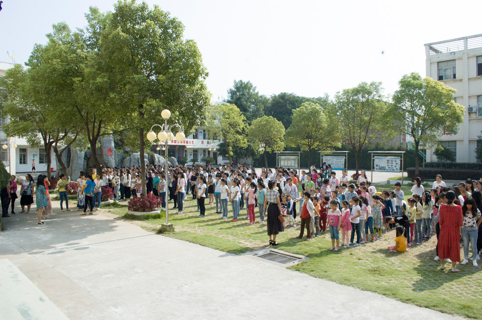 ���|Ů�ӌWУ