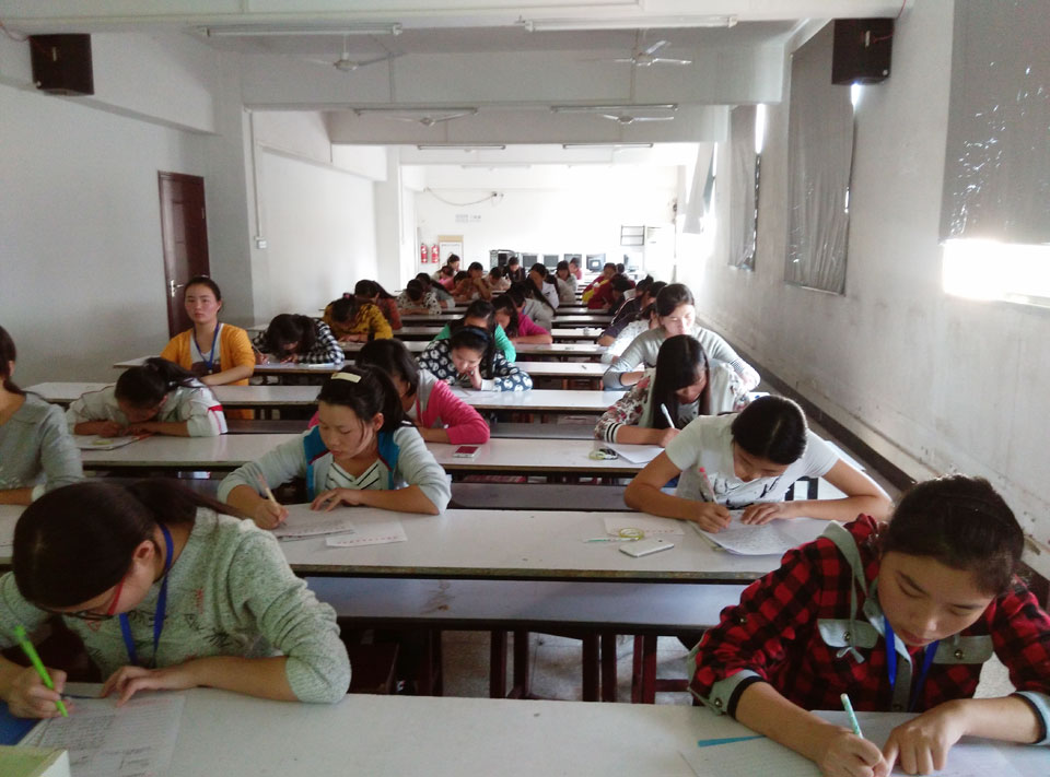 ���|Ů�ӌW(xu��)У