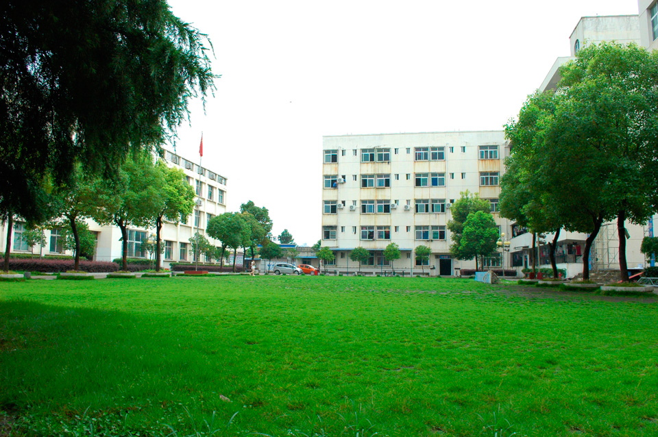 ���|Ů�ӌWУ