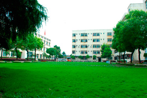 �W(xu��)У�\(y��n)��(d��ng)��(ch��ng)