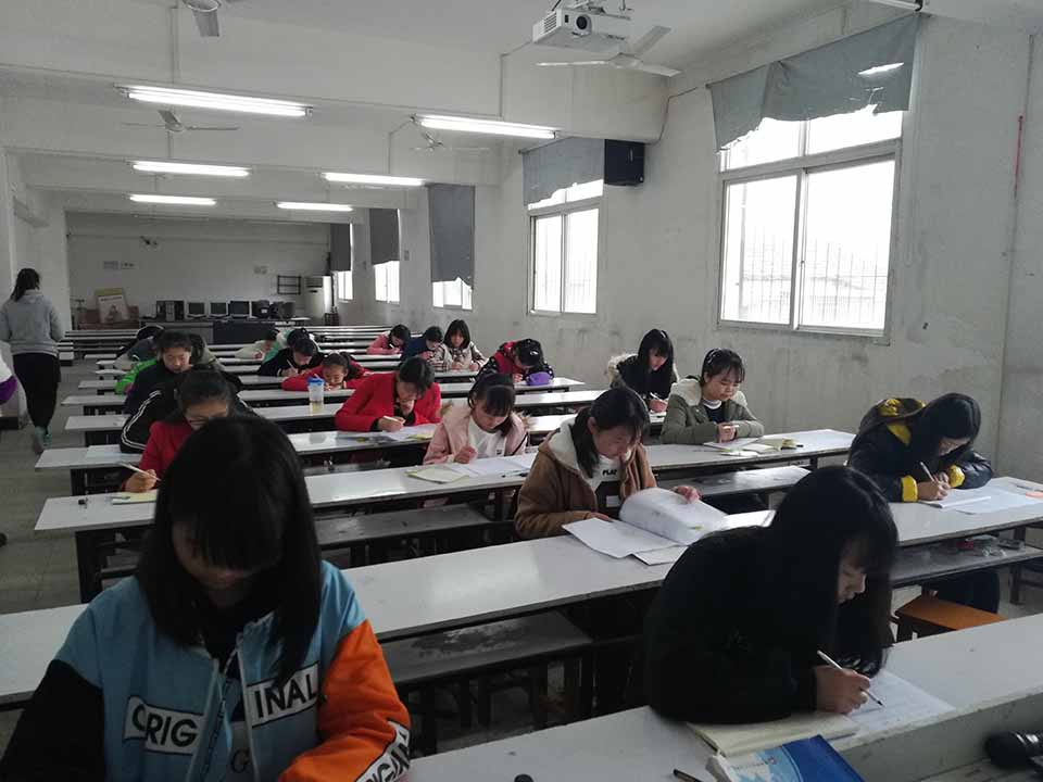 ���|Ů�ӌW(xu��)У