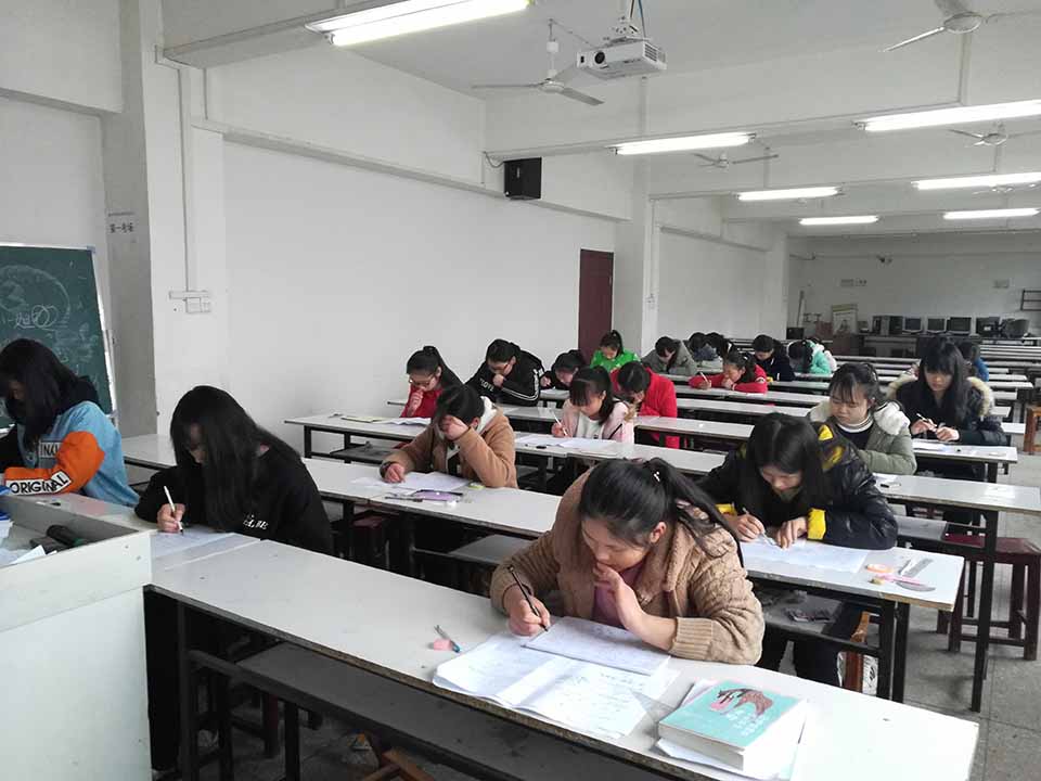 ���|Ů�ӌW(xu��)У