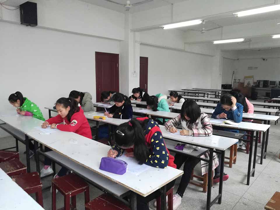 ���|Ů�ӌW(xu��)У