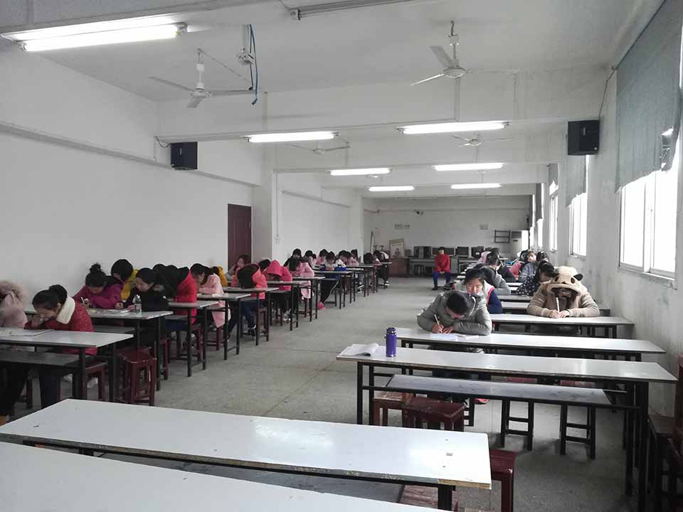 ���|Ů�ӌW(xu��)У