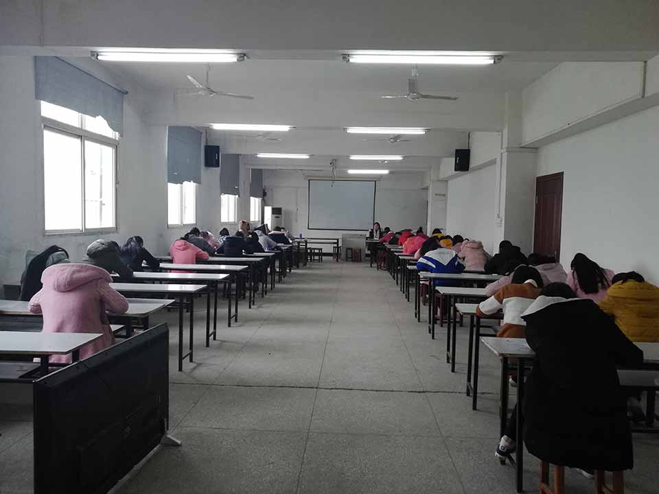 ���|Ů�ӌW(xu��)У