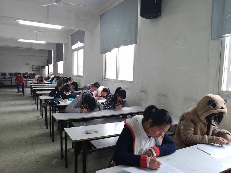 ���|Ů�ӌW(xu��)У