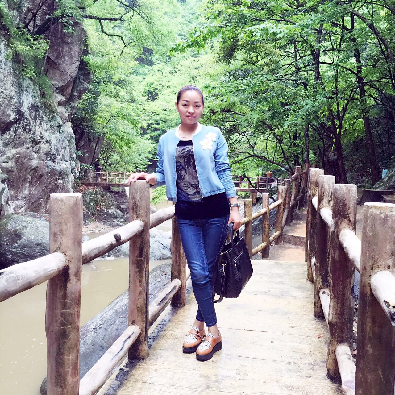 ���|Ů�ӌWУ