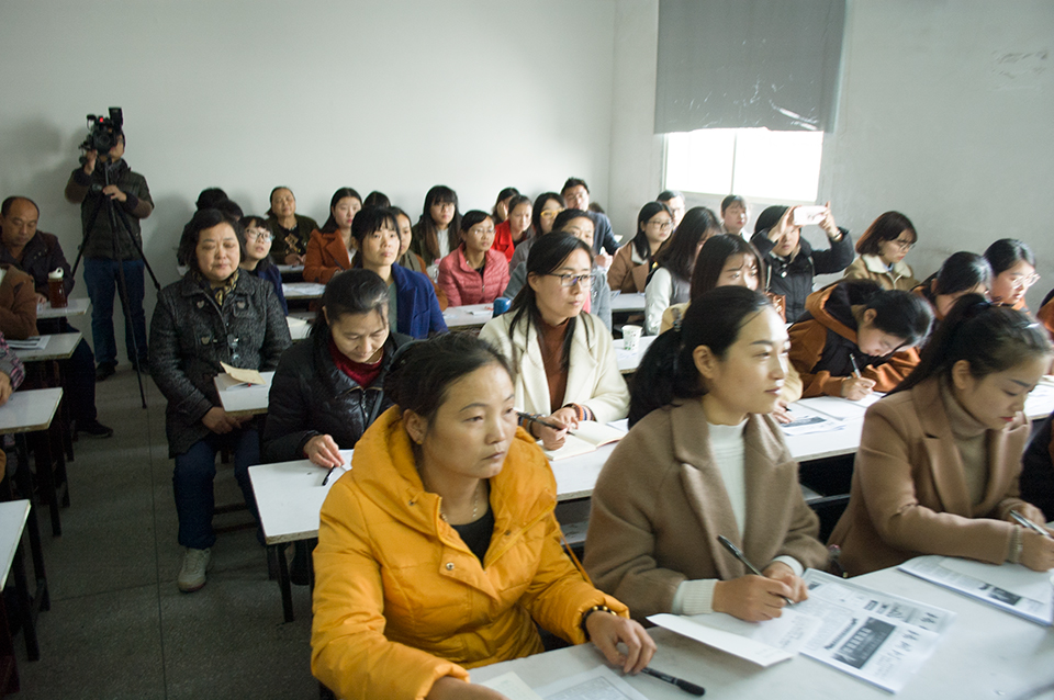 ���|Ů�ӌW(xu��)У