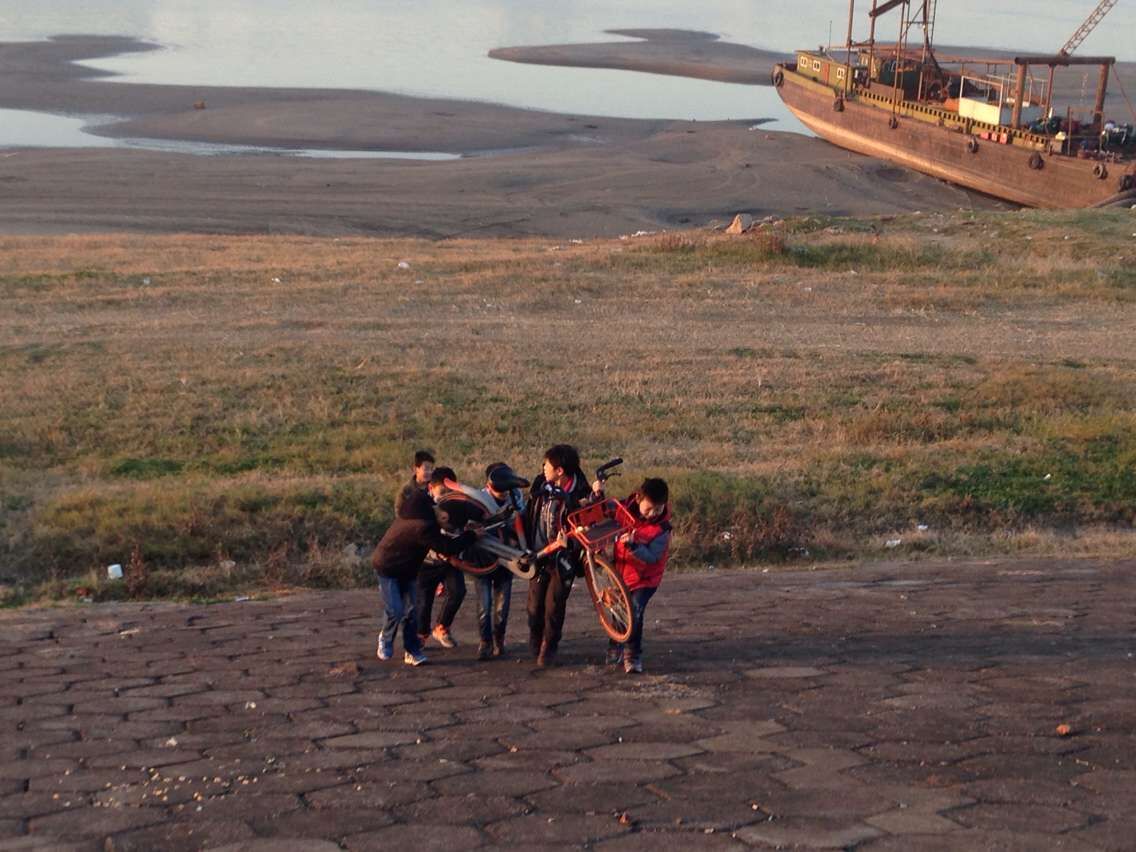 ���|Ů�ӌWУ