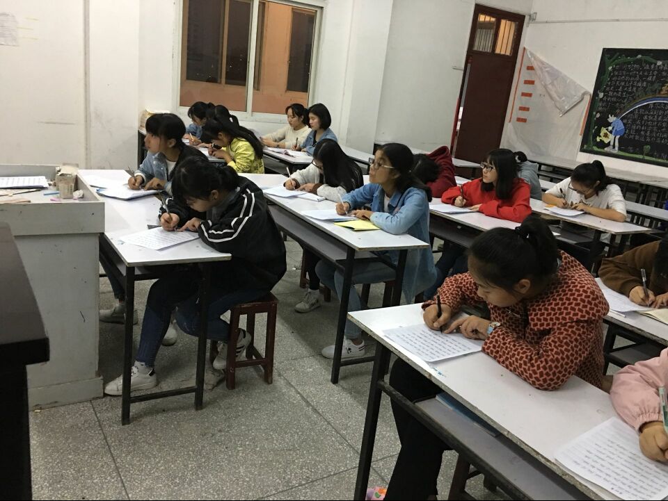 ���|Ů�ӌW(xu��)У