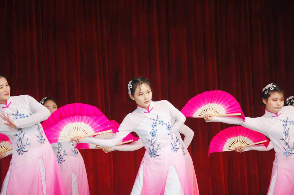 ���|Ů�ӌW(xu��)У