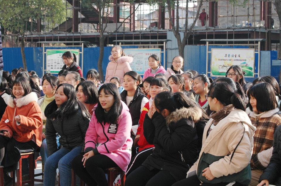 ���|Ů�ӌWУ