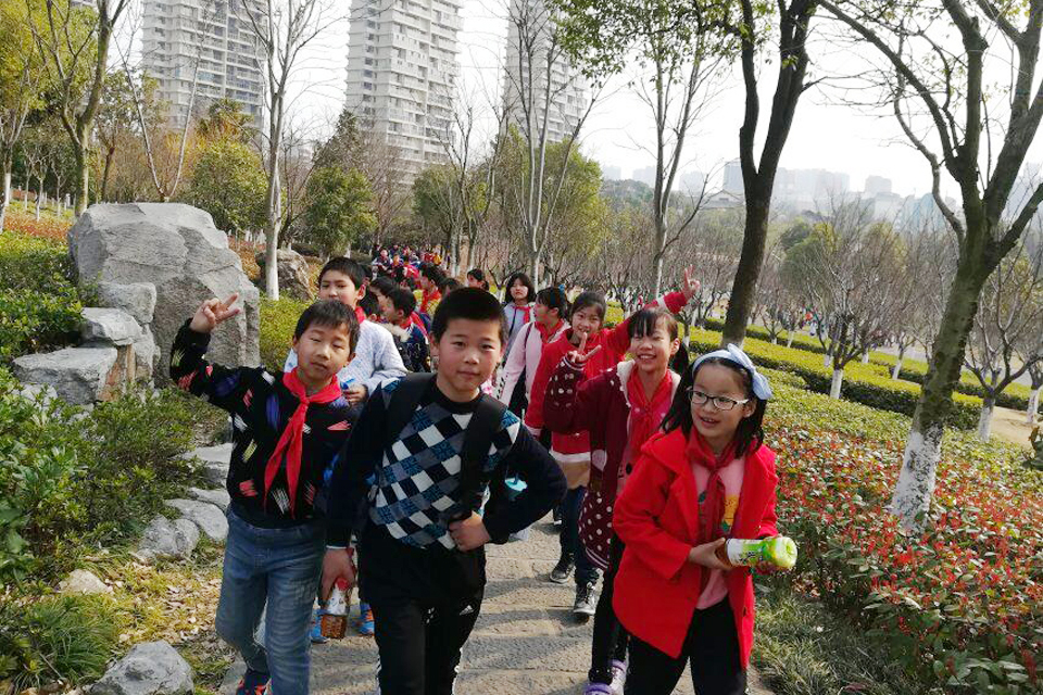 ���|Ů�ӌW(xu��)У