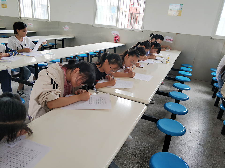 ���|Ů�ӌW(xu��)У