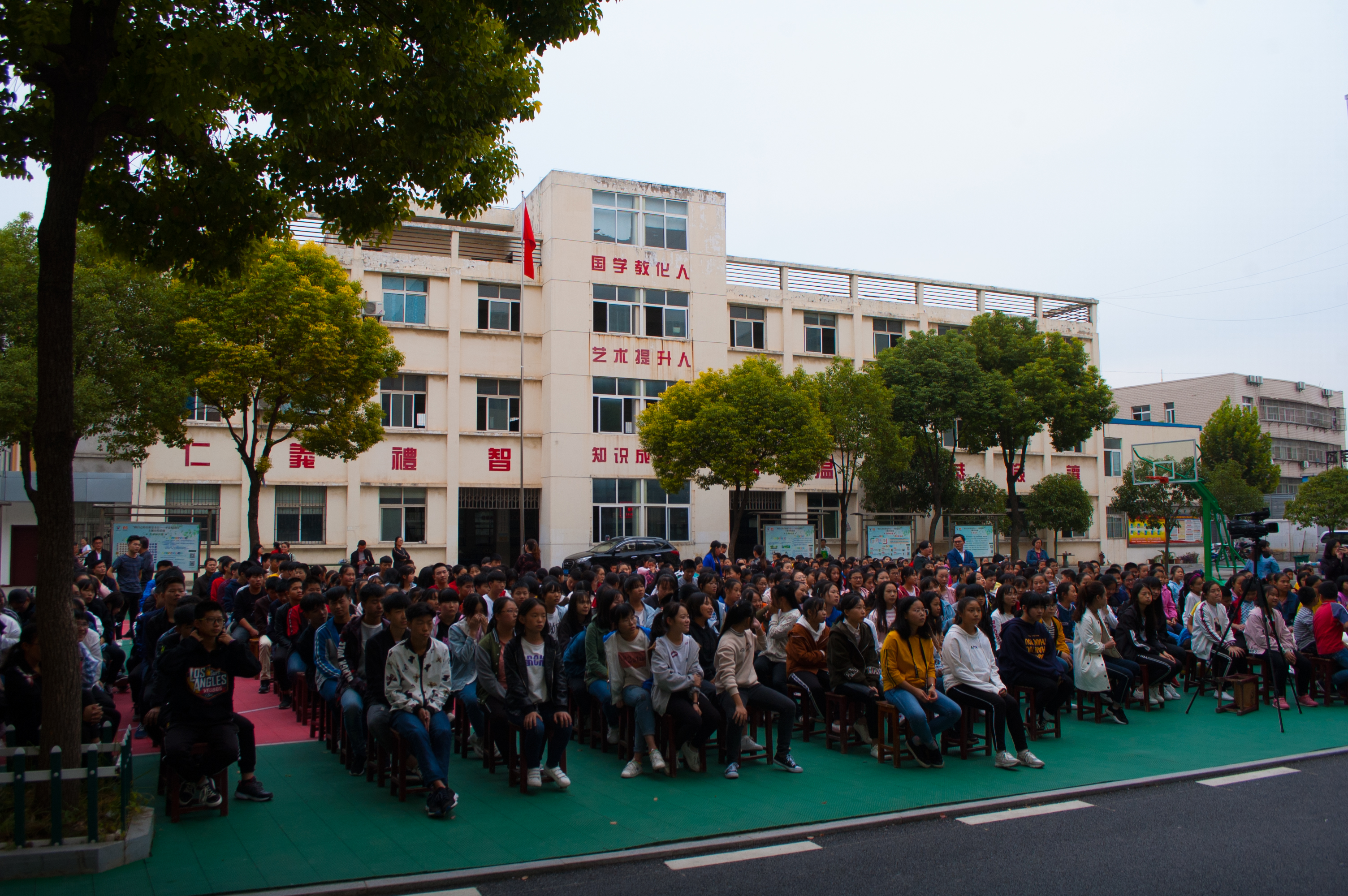 ���|Ů�ӌWУ