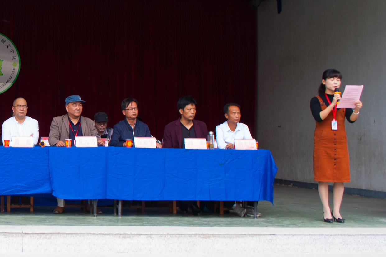 ���|Ů�ӌWУ