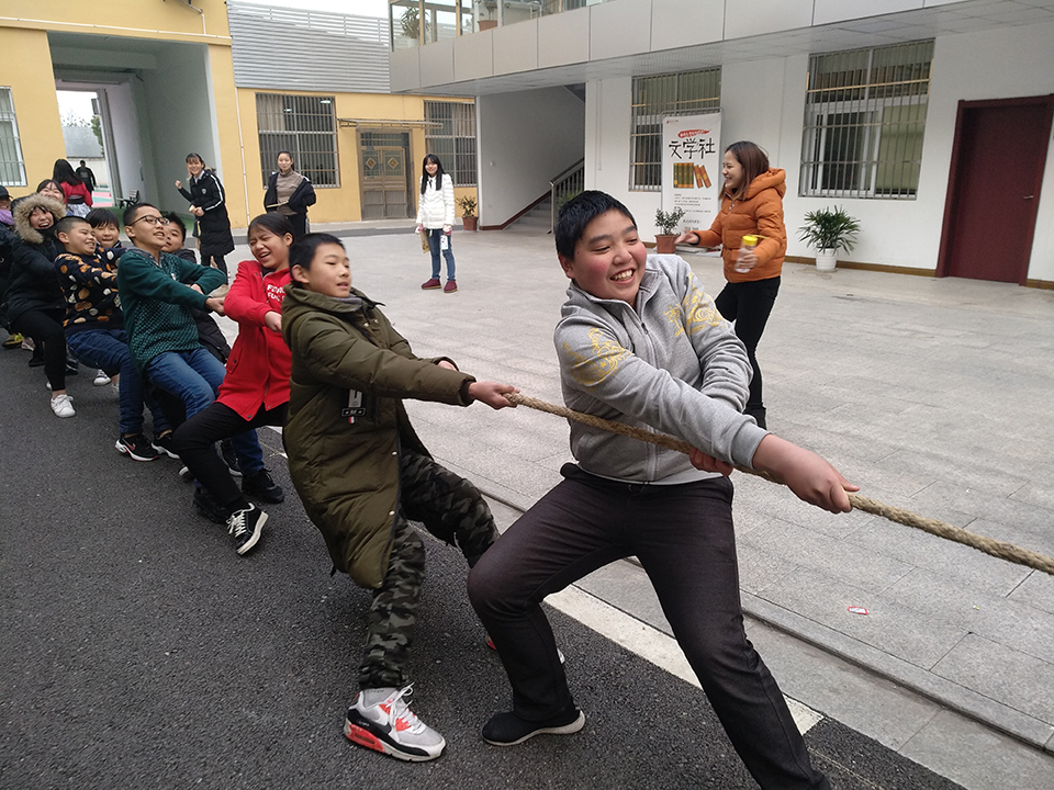 ���|Ů�ӌWУ