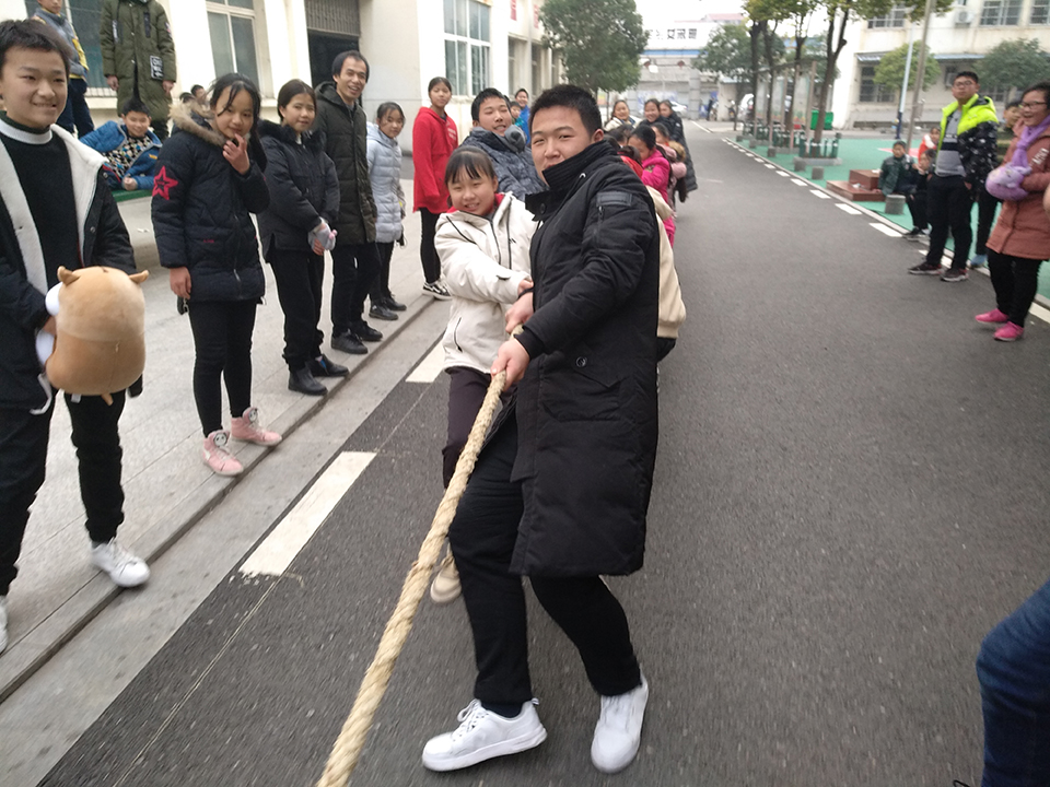 ���|Ů�ӌWУ