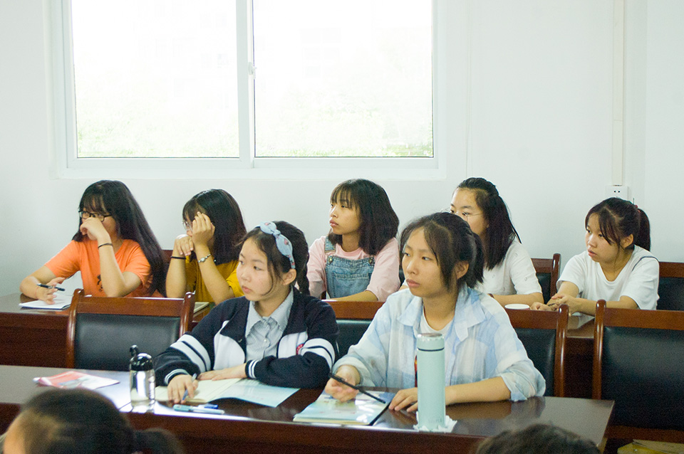 ���|Ů�ӌW(xu��)У