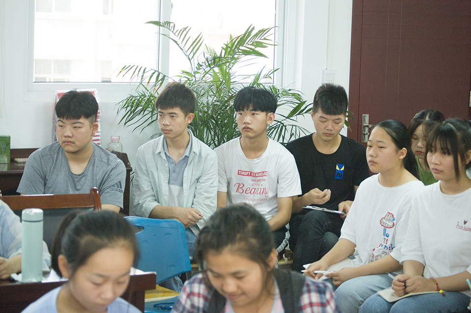 ���|Ů�ӌW(xu��)У