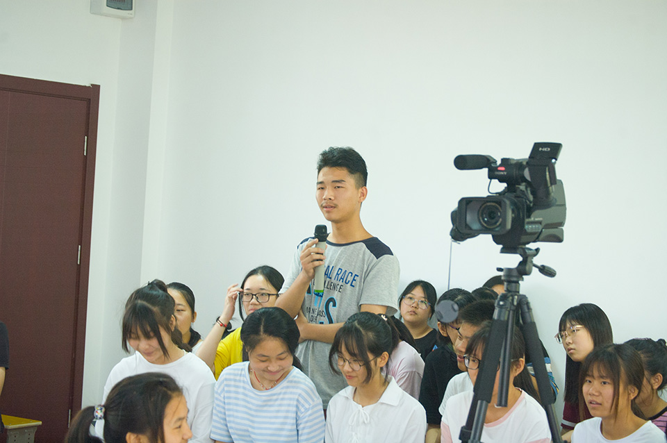 ���|Ů�ӌW(xu��)У