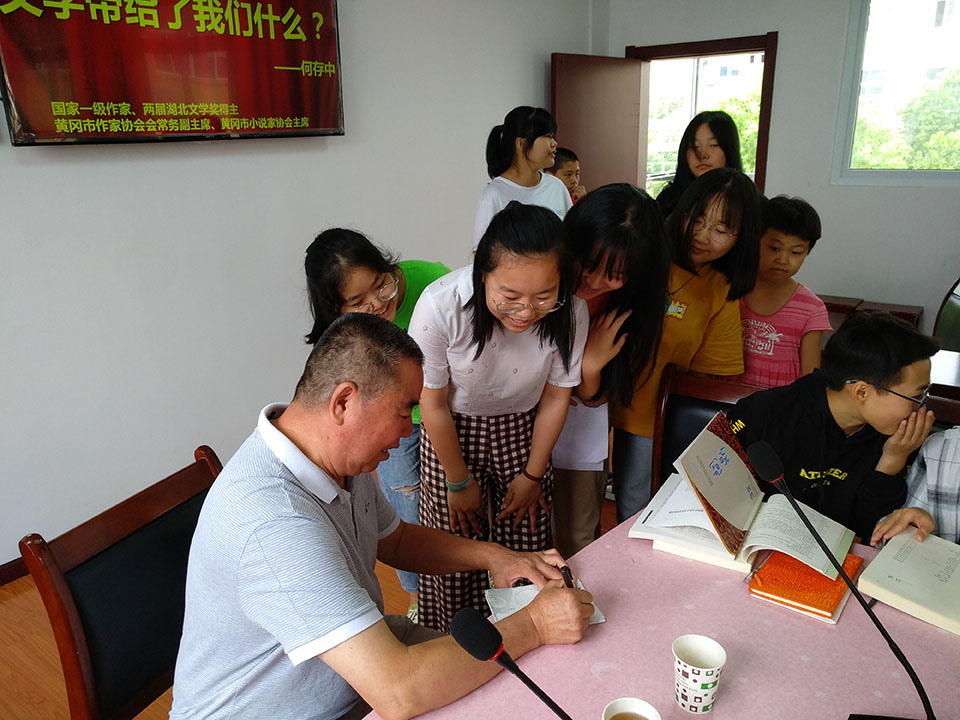 ���|Ů�ӌW(xu��)У