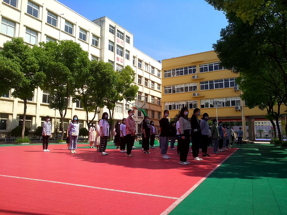 ���|Ů�ӌWУ